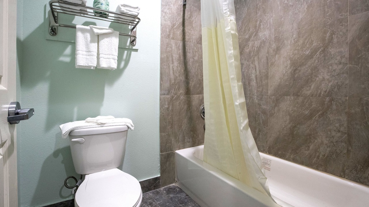 Photo of Bathroom in Clodine