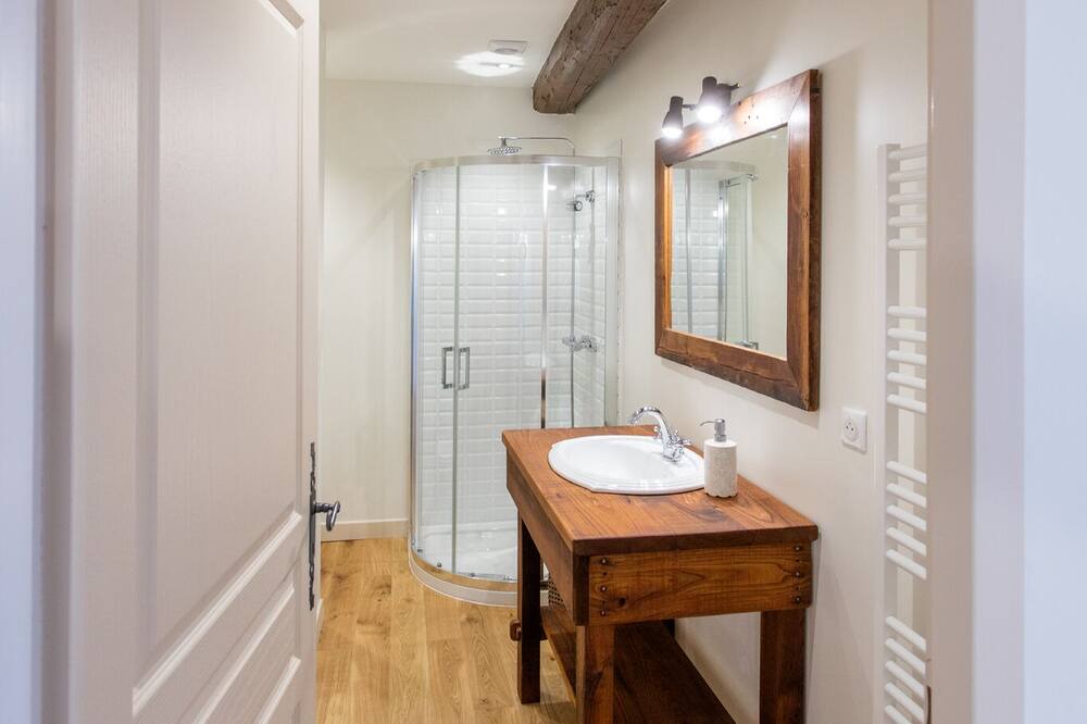 Photo of Bathroom in Puylaurens