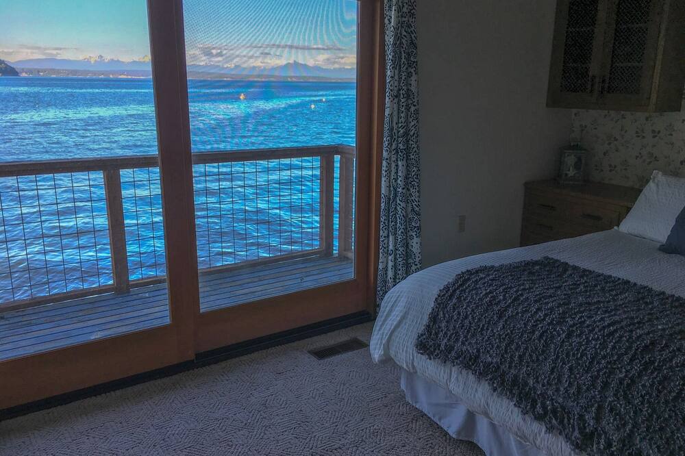 Photo of Bedroom in Langley