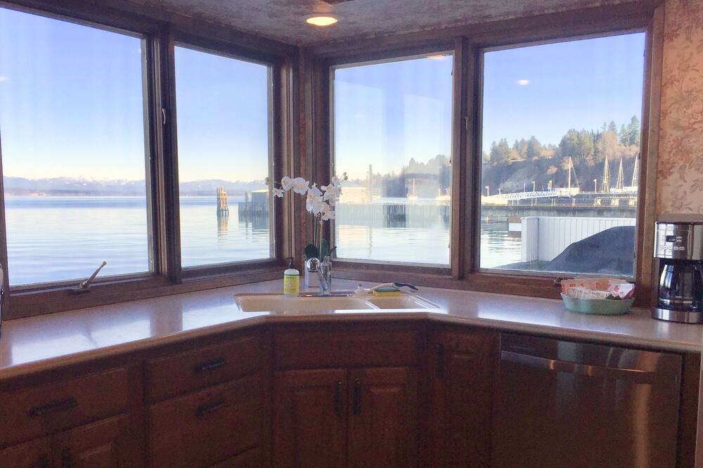 Photo of Kitchen in Langley