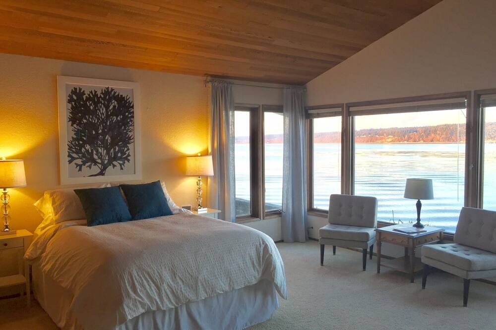 Photo of Bedroom in Langley
