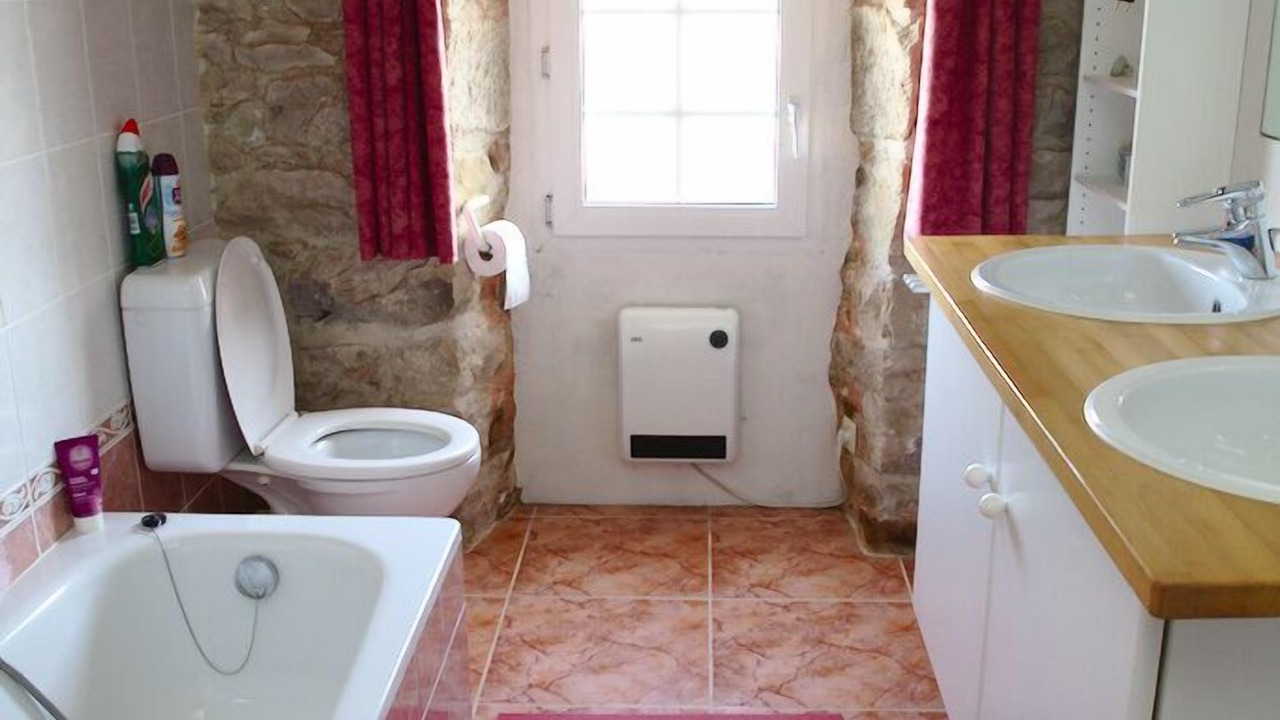 Photo of Bathroom in Plogoff