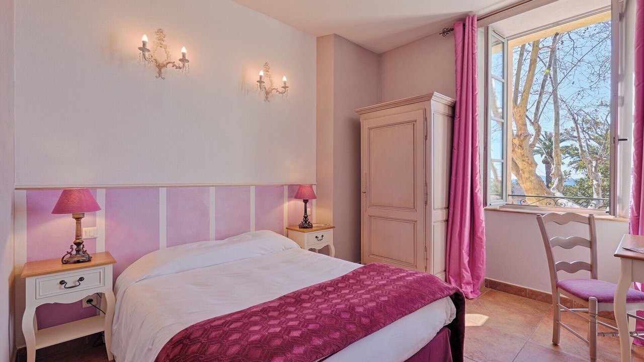 Photo of Bedroom in Bormes-Les-Mimosas
