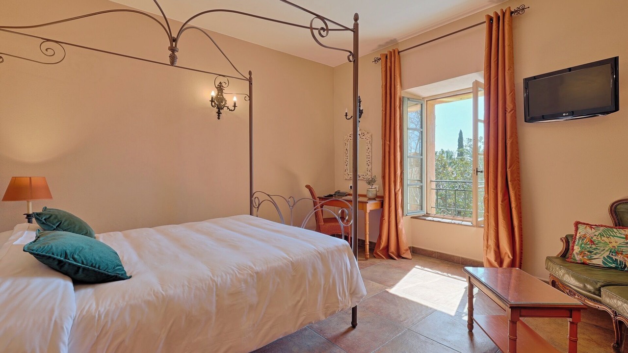 Photo of Bedroom in Bormes-Les-Mimosas