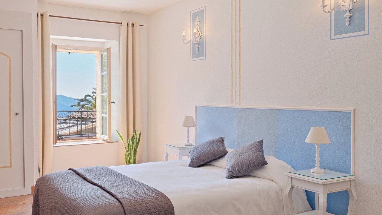Photo of Bedroom in Bormes-Les-Mimosas