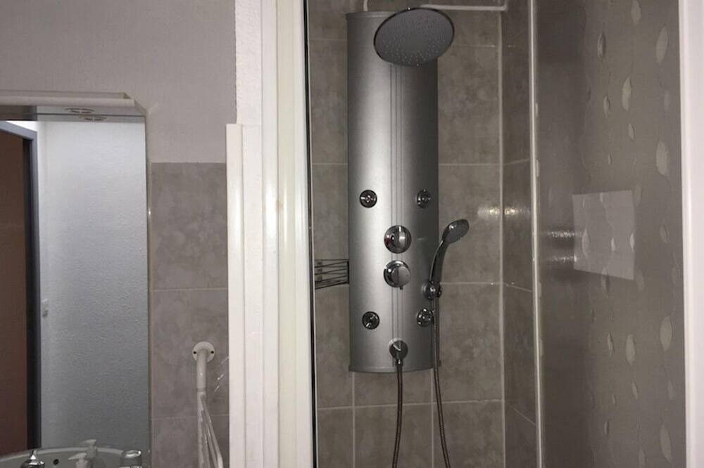 Photo of Bathroom in Latour-de-Carol