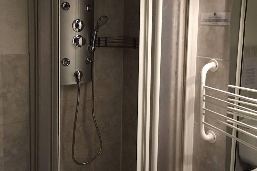 Photo of Bathroom in Latour-de-Carol