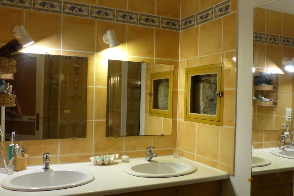 Photo of Bathroom in Marsolan