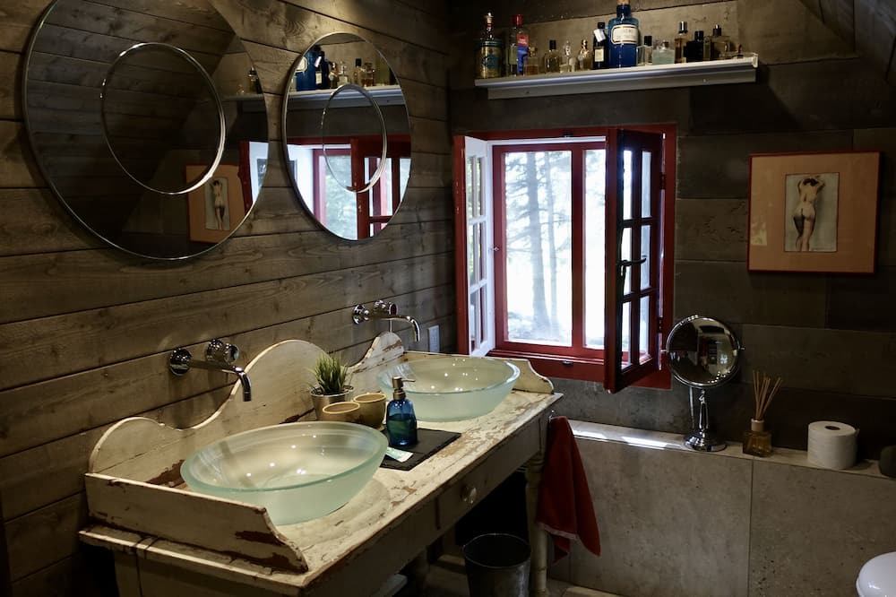 Photo of Bathroom in Saint-Laurent-de-l'ile d'Orleans