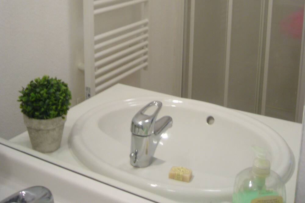 Photo of Bathroom in Ile-aux-Moines