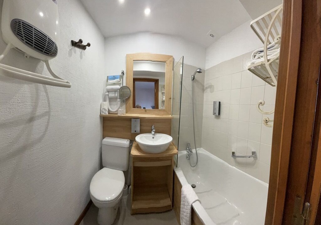 Photo of Bathroom in Saulieu