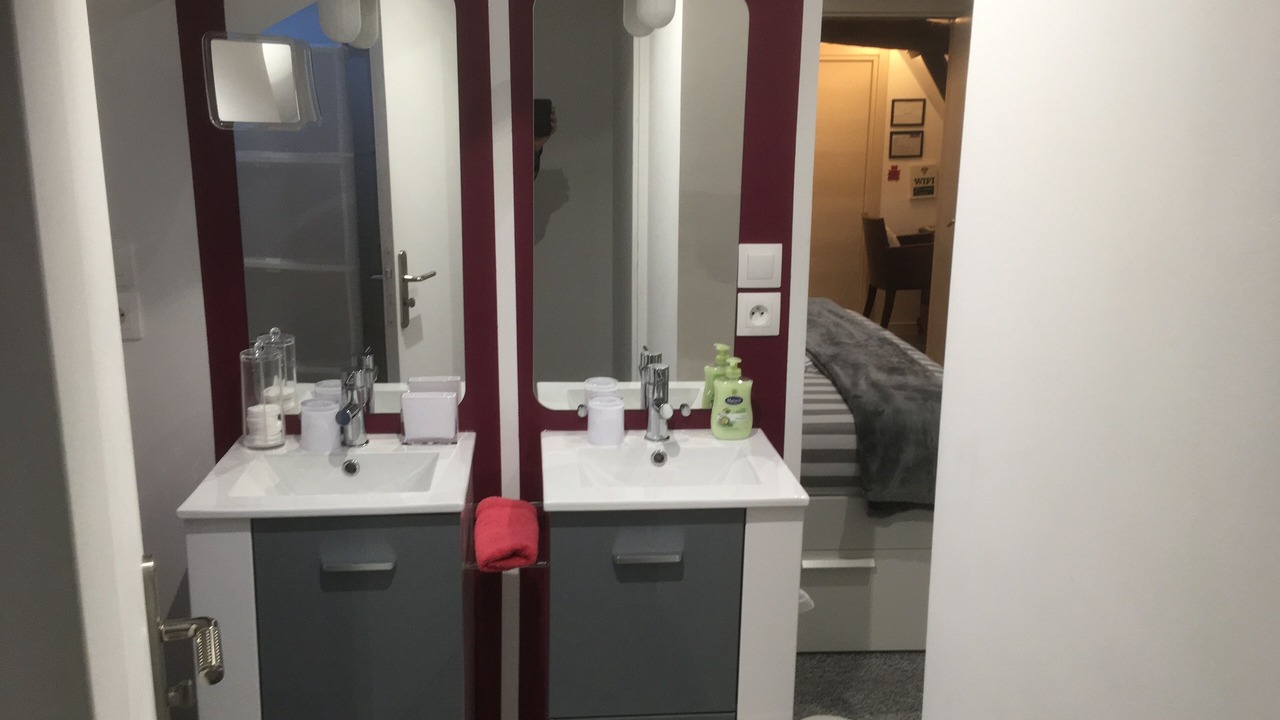 Photo of Bathroom in Montcavrel