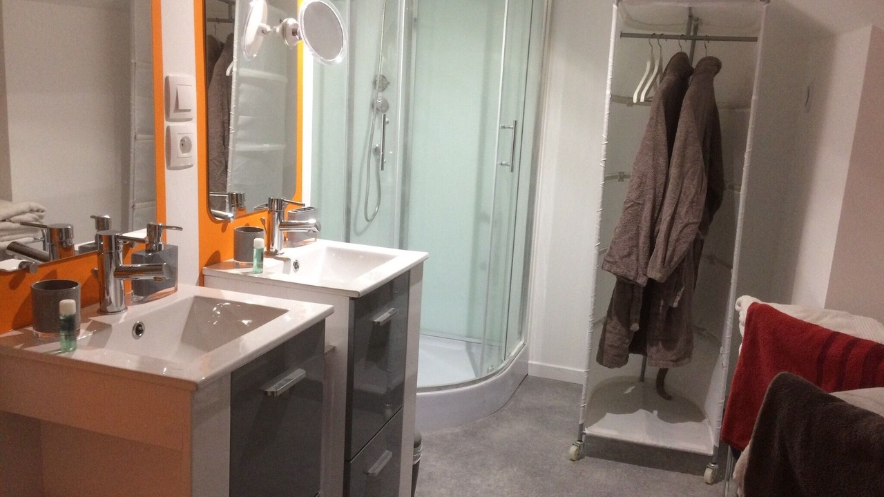 Photo of Bathroom in Montcavrel