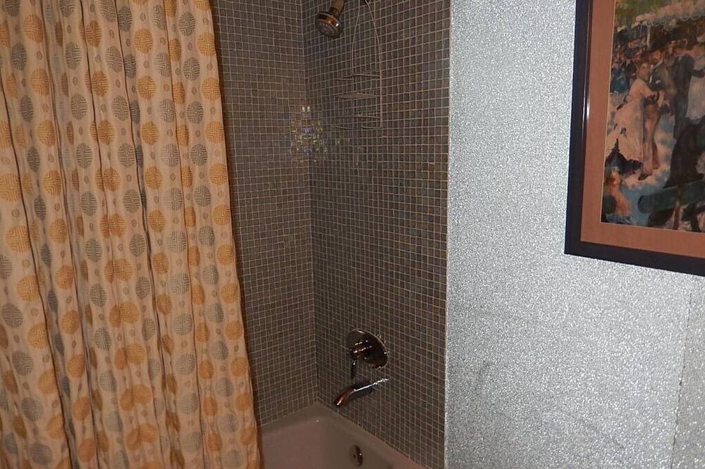 Photo of Bathroom in Riverside Park