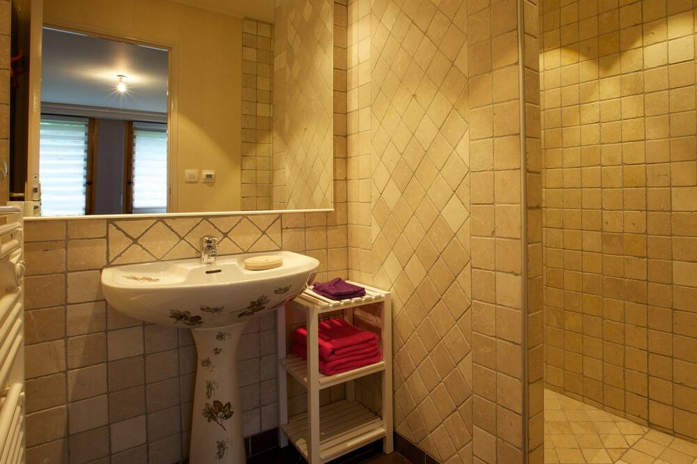 Photo of Bathroom in Campagne-les-Hesdin