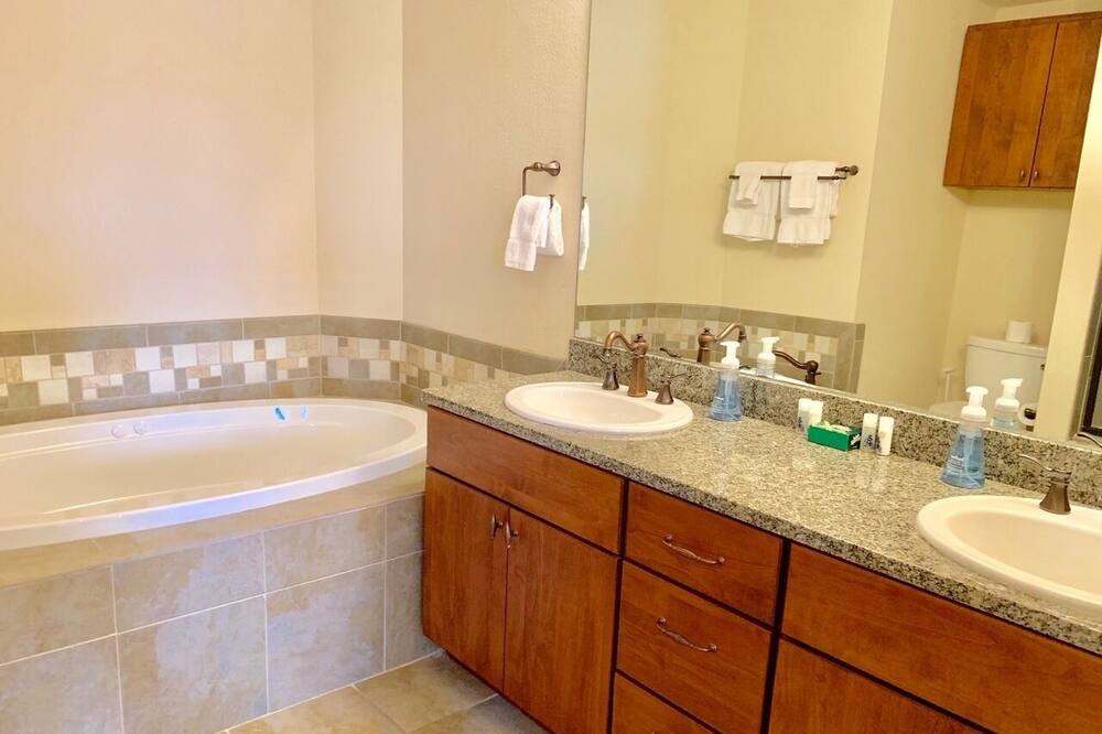 Photo of Bathroom in Highland Lake Estates