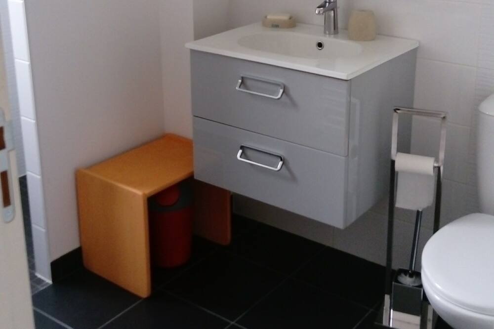 Photo of Bathroom in Chinon