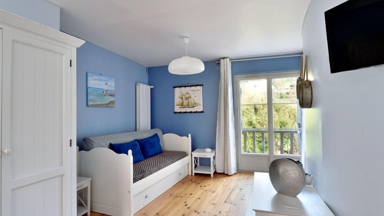Photo of Bedroom in Vienne-en-Arthies