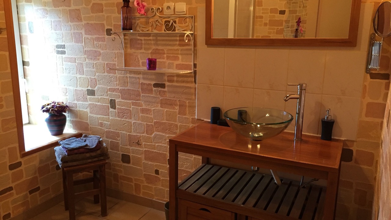 Photo of Bathroom in Lamballe