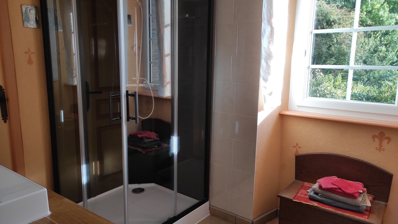 Photo of Bathroom in Lamballe