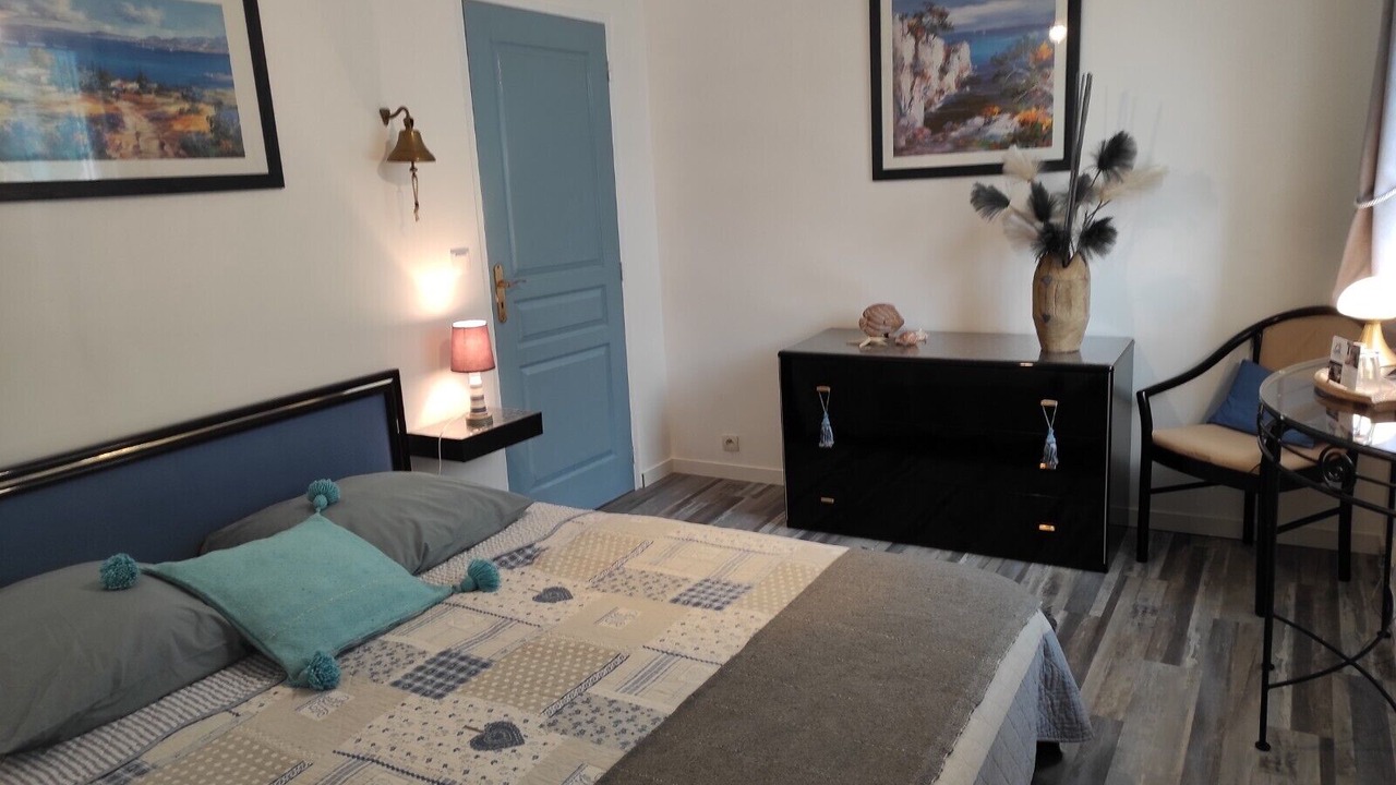 Photo of Bedroom in Lamballe