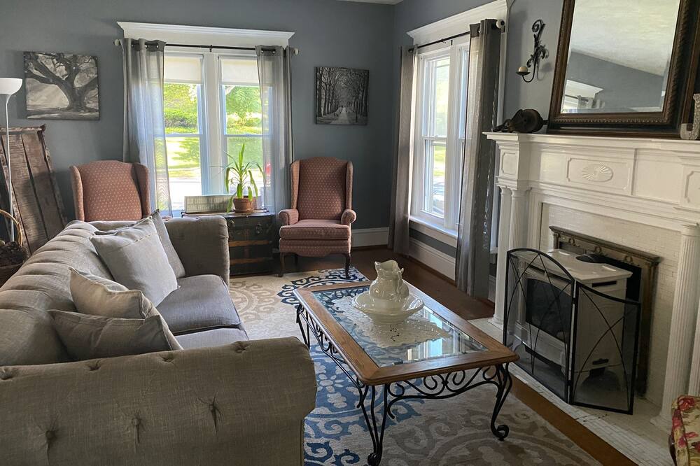 Photo of Livingroom in Auburn