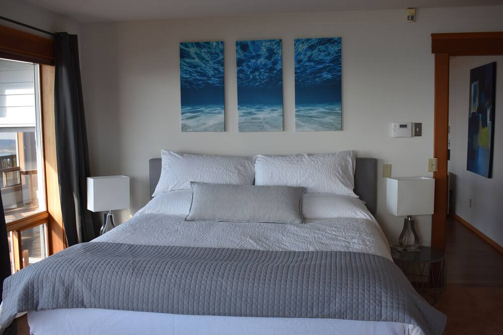 Photo of Bedroom in Eastsound