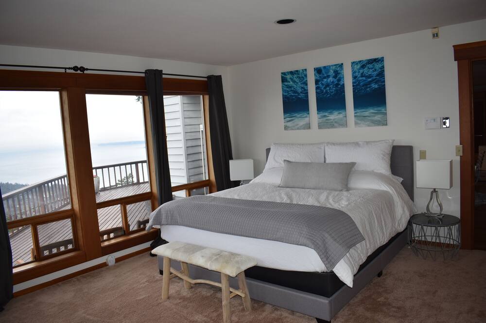 Photo of Bedroom in Eastsound