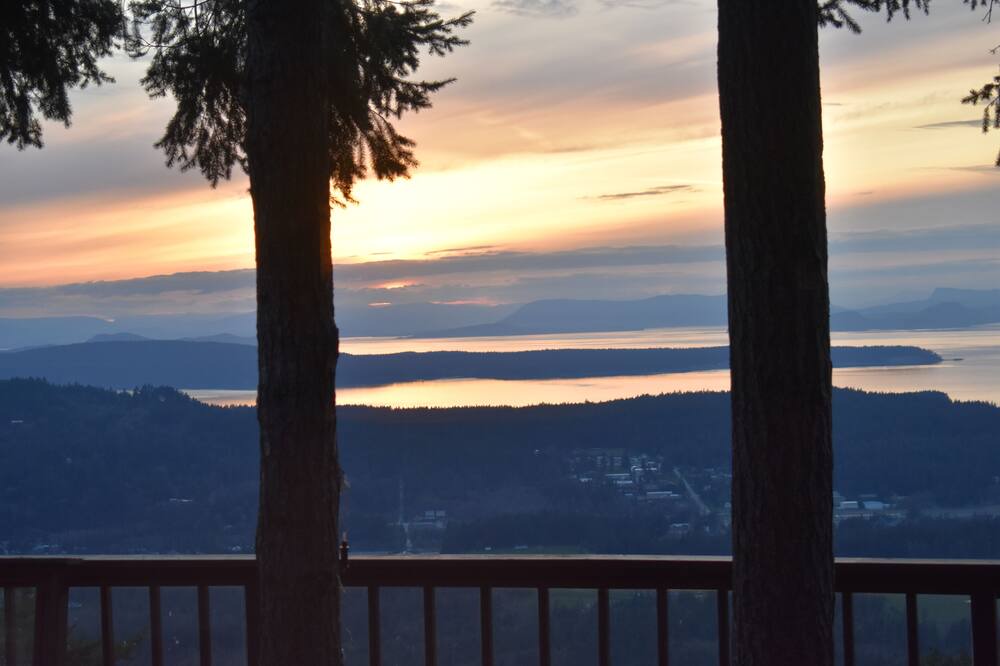 Photo of Kitchen in Eastsound