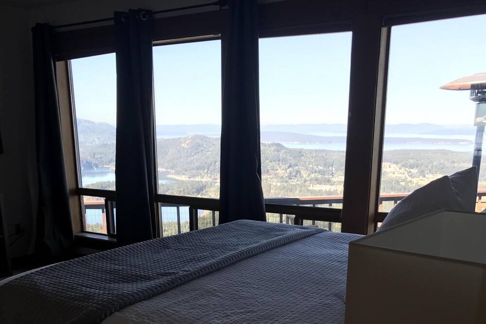 Photo of Bedroom in Eastsound