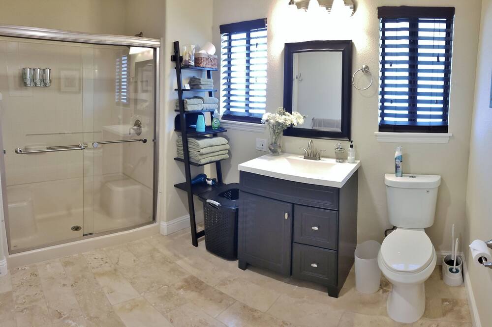 Photo of Bathroom in Woodland