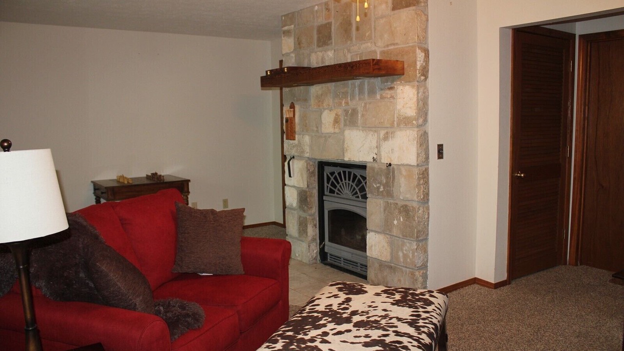Photo of Livingroom in Arrow Point