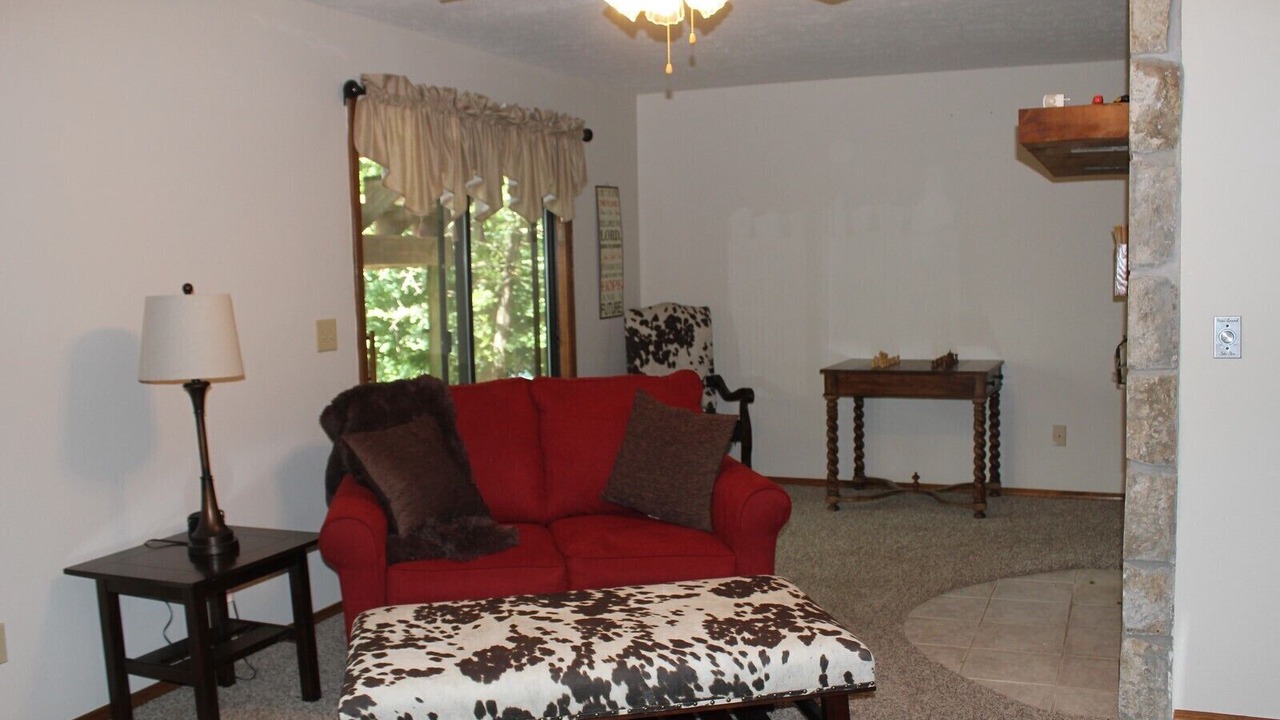 Photo of Livingroom in Arrow Point