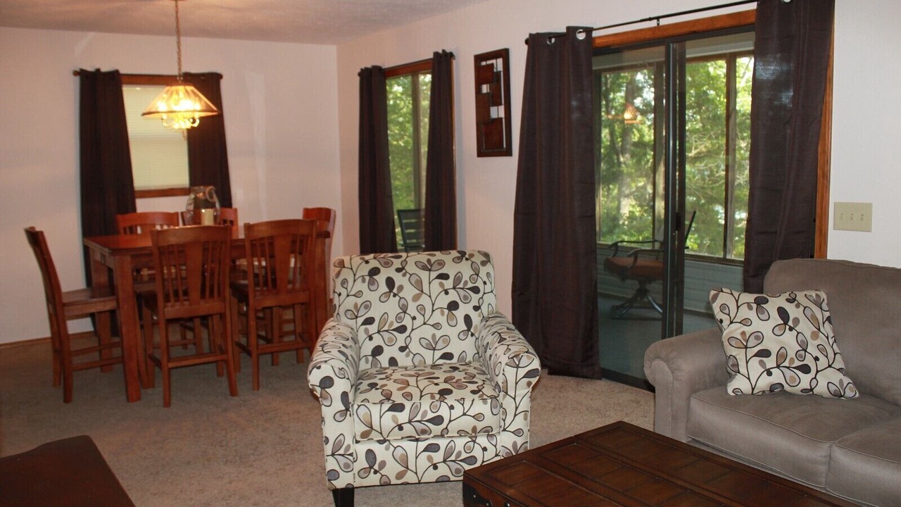 Photo of Livingroom in Arrow Point