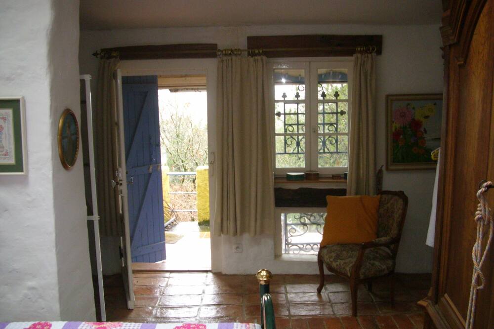 Photo of Livingroom in Carlencas-et-Levas
