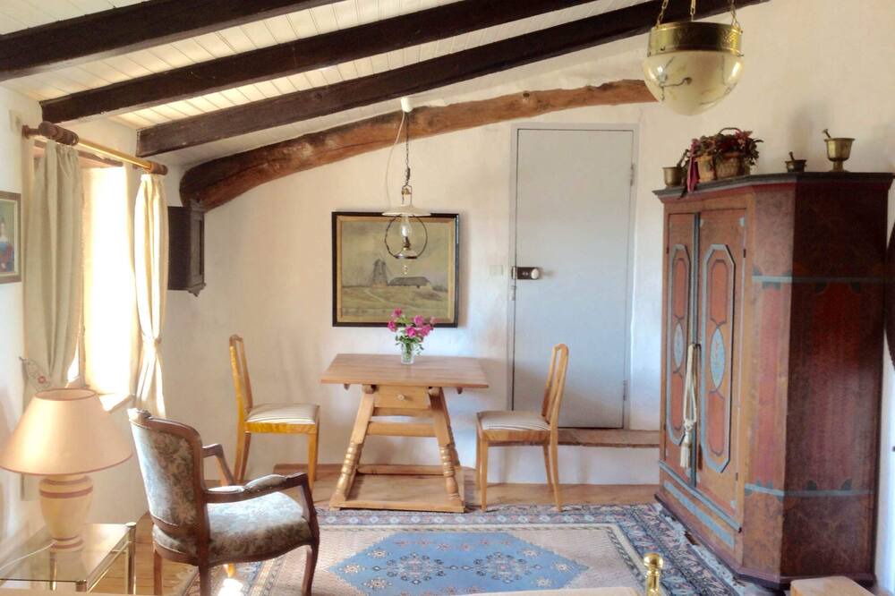 Photo of Livingroom in Carlencas-et-Levas