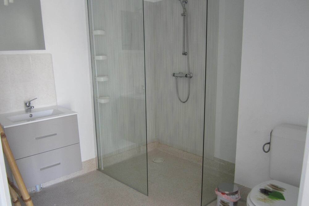 Photo of Bathroom in Saint-Loup-Lamaire