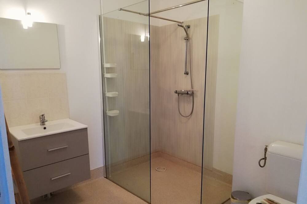 Photo of Bathroom in Saint-Loup-Lamaire