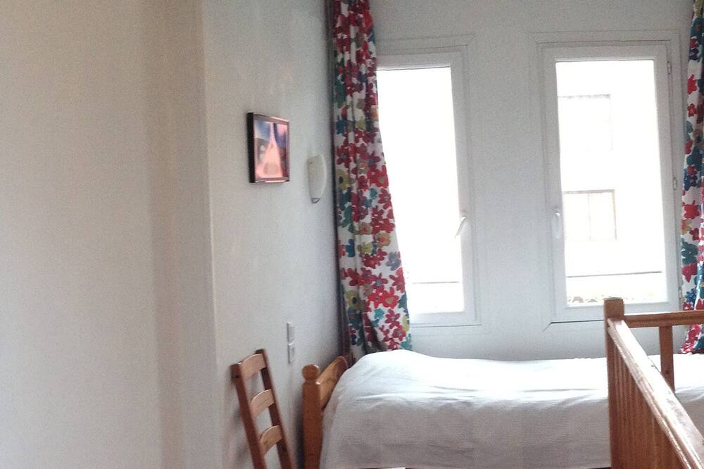 Photo of Bedroom in Casselardit