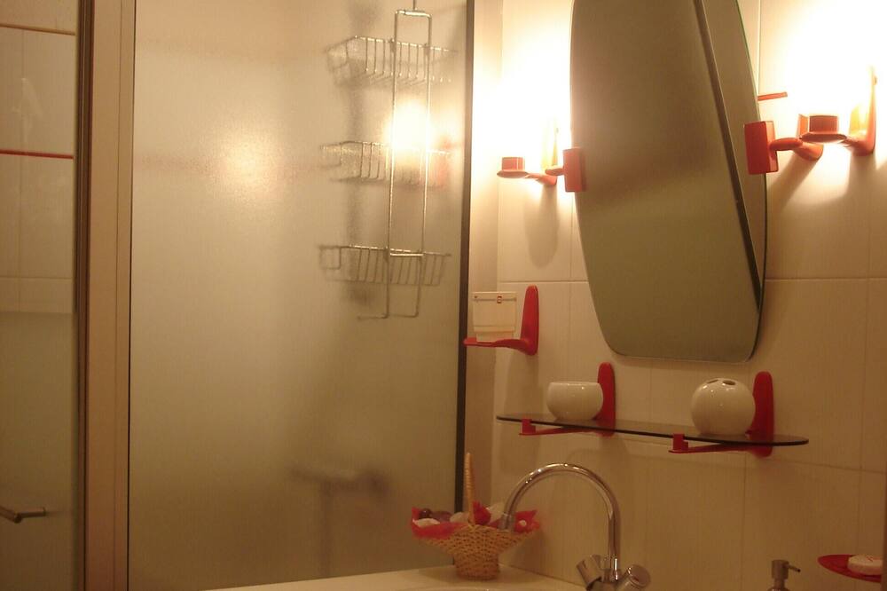 Photo of Bathroom in Saint-Rome-de-Tarn