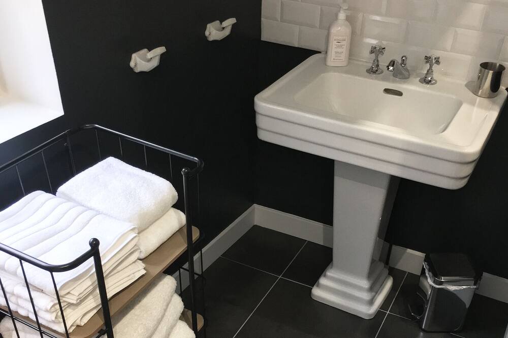 Photo of Bathroom in Apremont