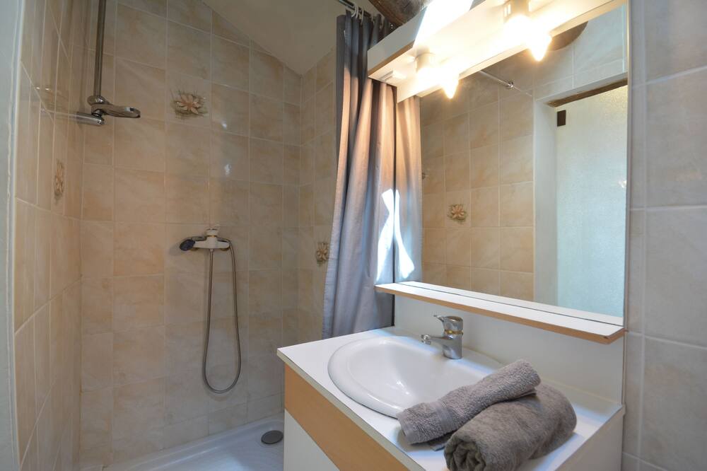 Photo of Bathroom in Avignon