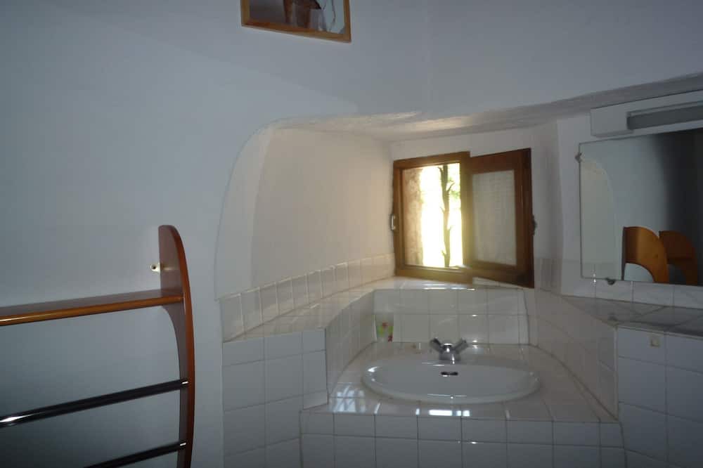 Photo of Bathroom in Meyrueis
