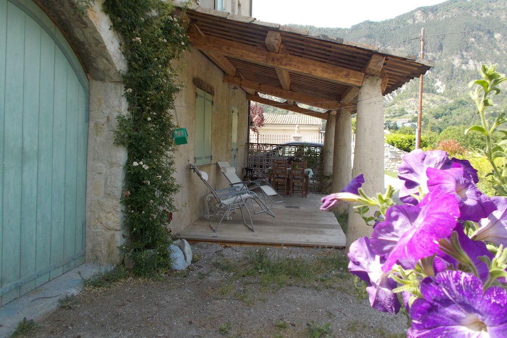 Photo of Patio Balcony in Entrevaux
