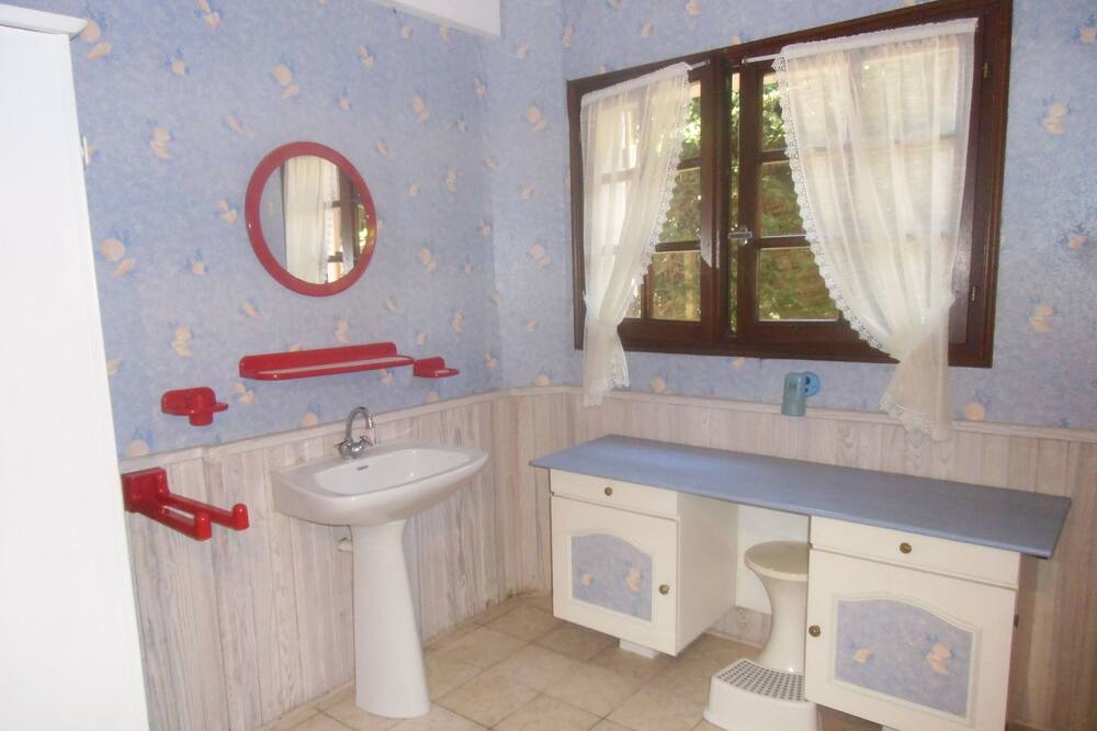 Photo of Bathroom in Le Canon