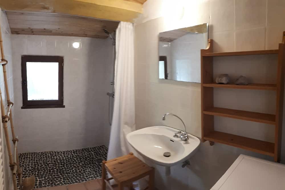 Photo of Bathroom in Plaisians