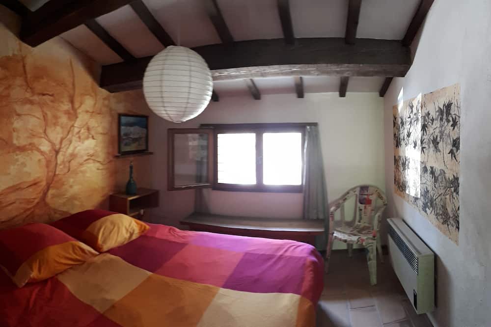 Photo of Bedroom in Plaisians