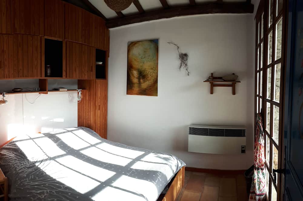 Photo of Bedroom in Plaisians