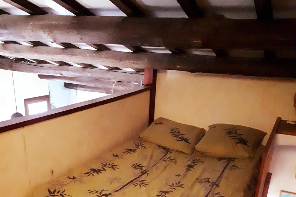 Photo of Bedroom in Plaisians