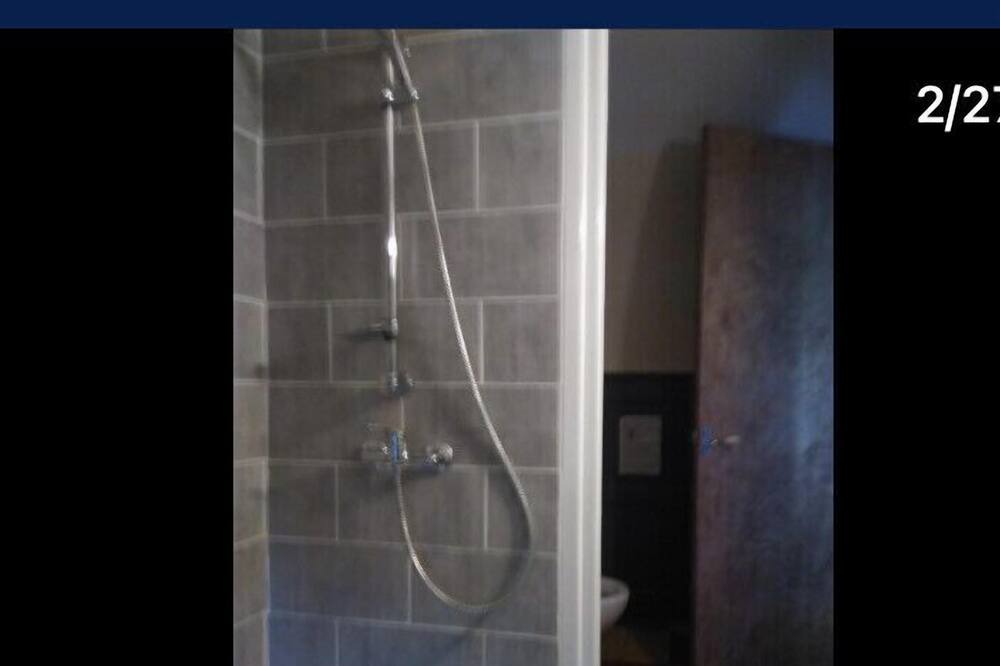 Photo of Bathroom in Lablachere